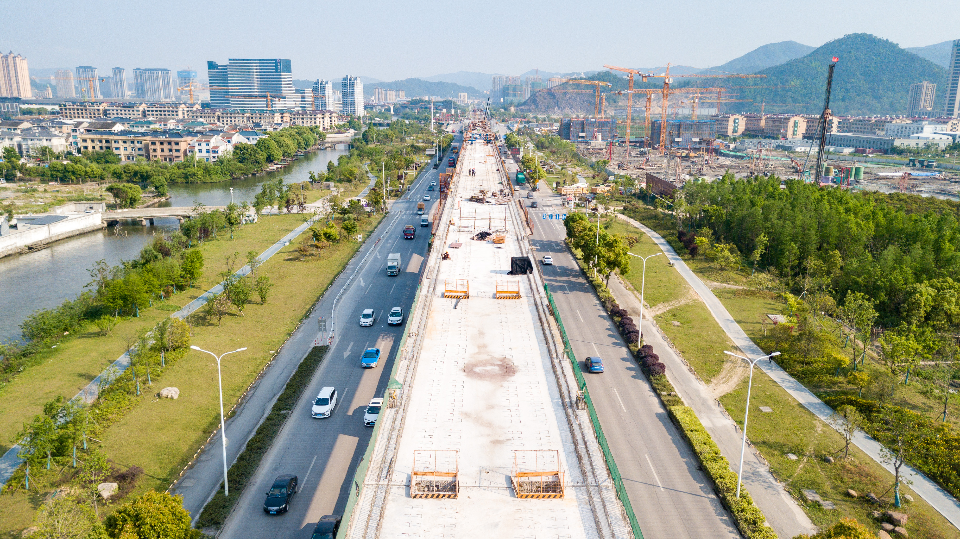 台州项目建设中的高架线